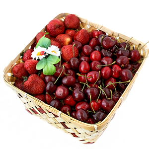 Корзина с клубникой и черешней в Заречье